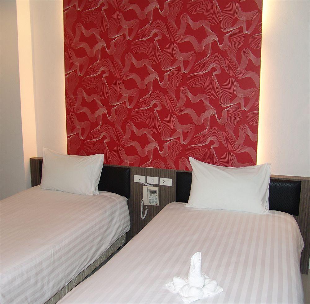 Chill Patong Hotel Buitenkant foto