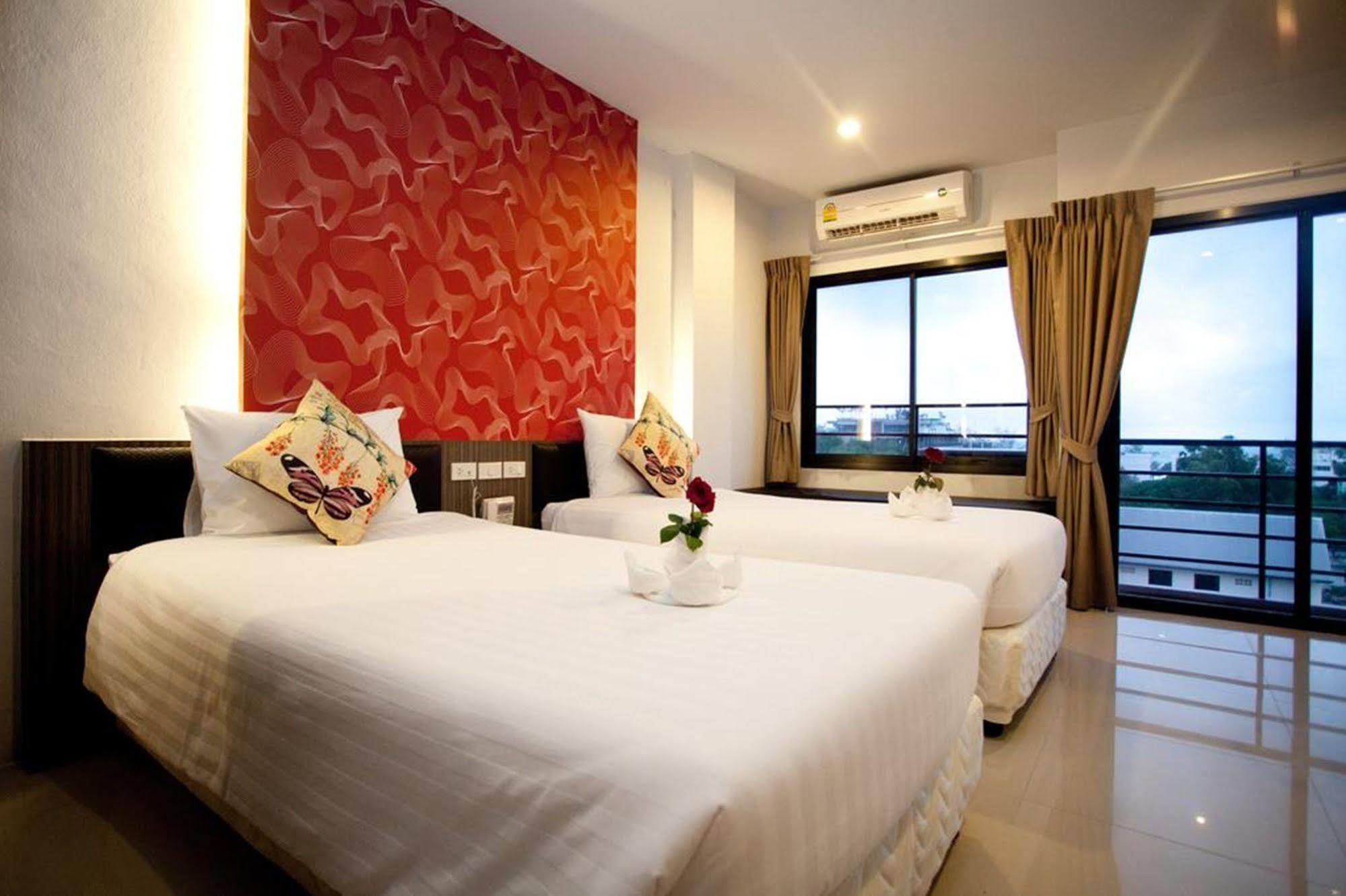 Chill Patong Hotel Buitenkant foto
